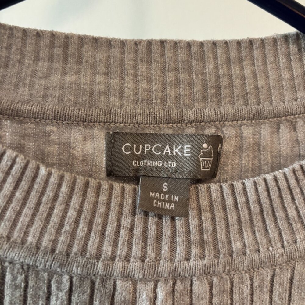 Francesca's • gray long sleeve sweater - Picture 4 of 9